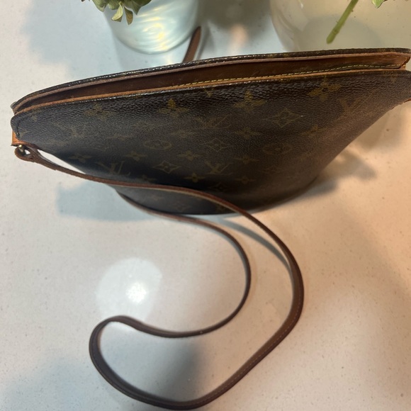 Vintage Authentic Louis Vuitton Crossbody Bucket Purse - Picture 2 of 16
